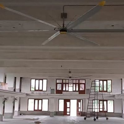 Хорошая цена. 6.1m 20FT CONTROLLER PMSM Бесбрюшевый мотор Большой промышленный потолок HVLS вентилятор для охлаждения онлайн